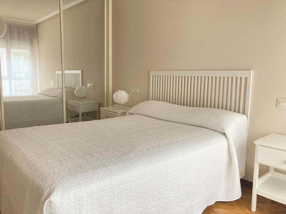 Centrico Apartamento De 2 Habitaciones By Bebalmy Oviedo Eksteriør bilde